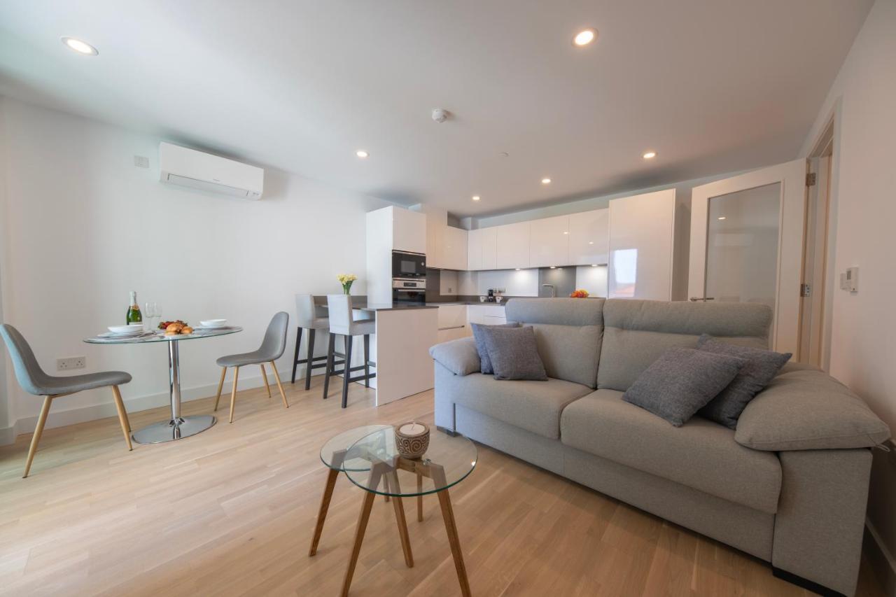 Brand New Luxury 1 Bed 2 Bath Apartment - Spa & Pool 지브롤터 외부 사진