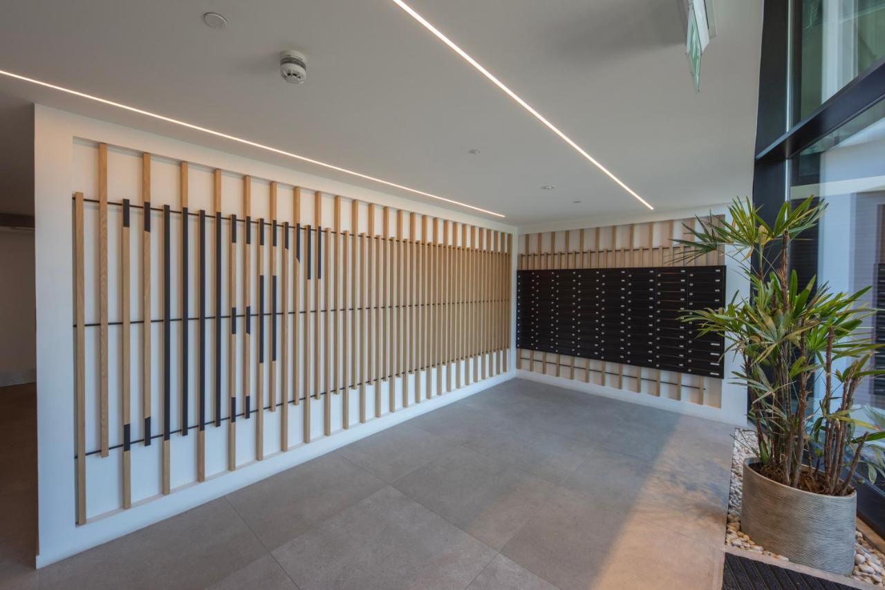 Brand New Luxury 1 Bed 2 Bath Apartment - Spa & Pool 지브롤터 외부 사진