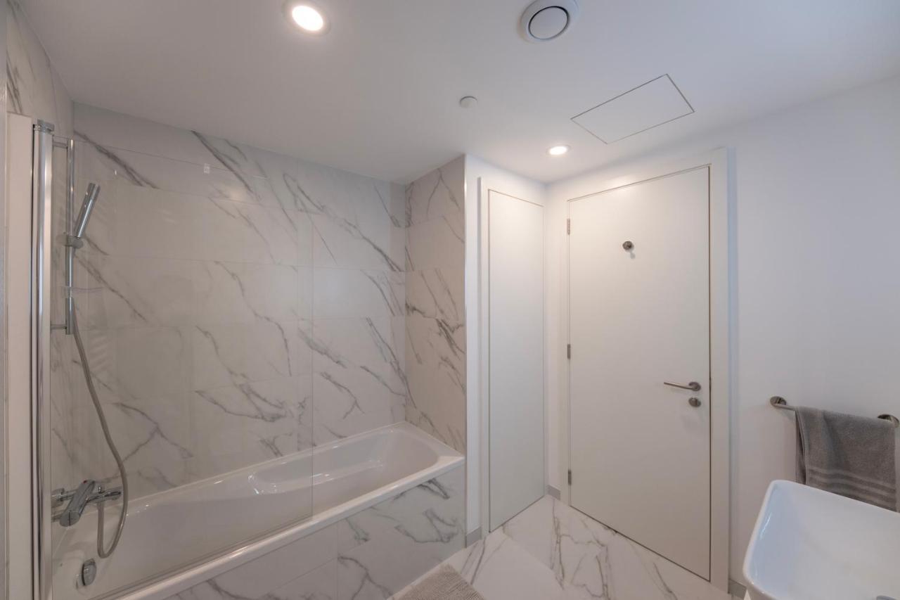 Brand New Luxury 1 Bed 2 Bath Apartment - Spa & Pool 지브롤터 외부 사진