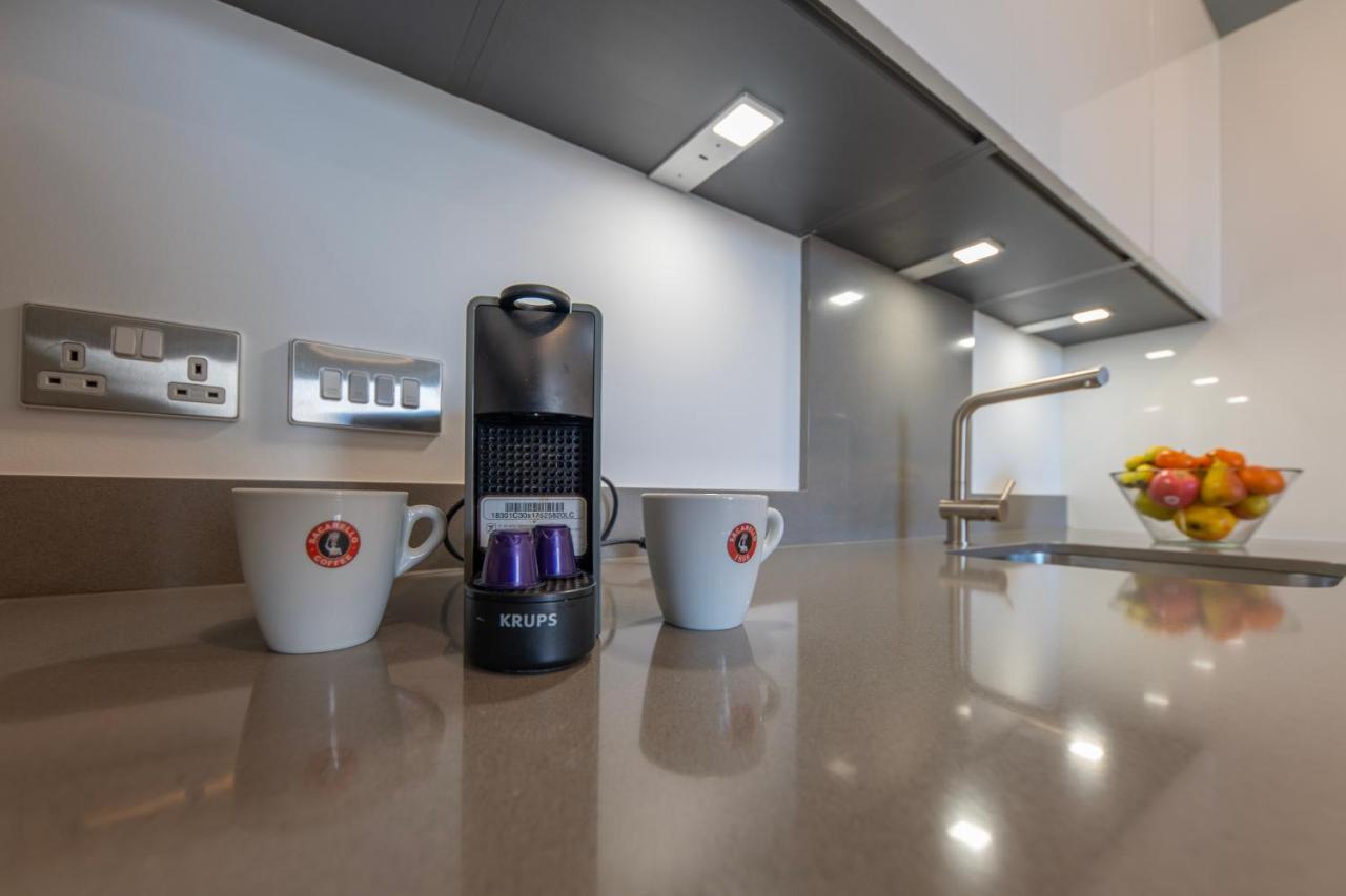 Brand New Luxury 1 Bed 2 Bath Apartment - Spa & Pool 지브롤터 외부 사진